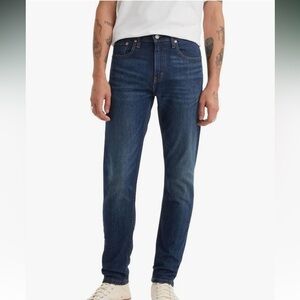 (21) NWT Levi Slim Taper Denim